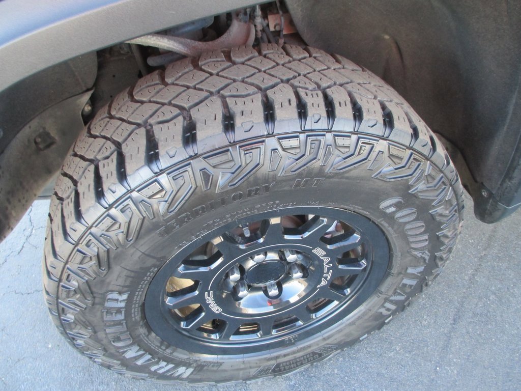 Used 2024 GMC Sierra 1500 AT4X w/ AT4X AEV Edition image 11