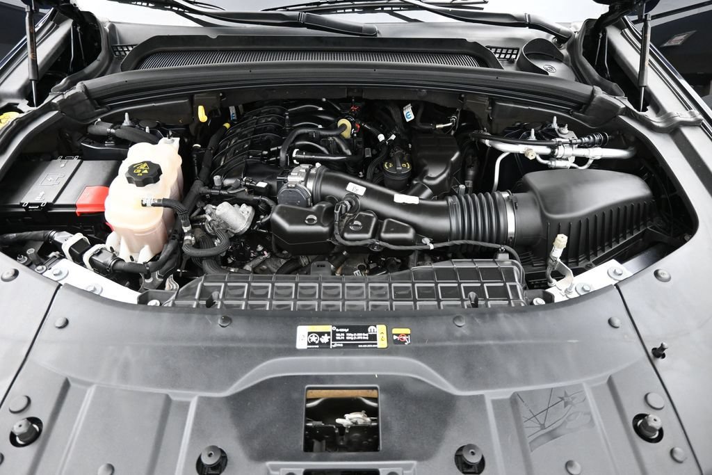 Used 2023 Jeep Grand Cherokee Limited AWD/4WD image 15