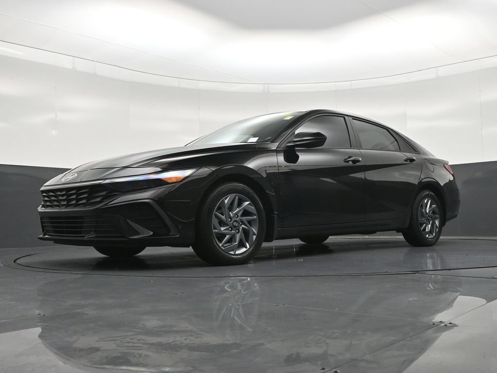 Used 2024 Hyundai Elantra SEL FWD image 23