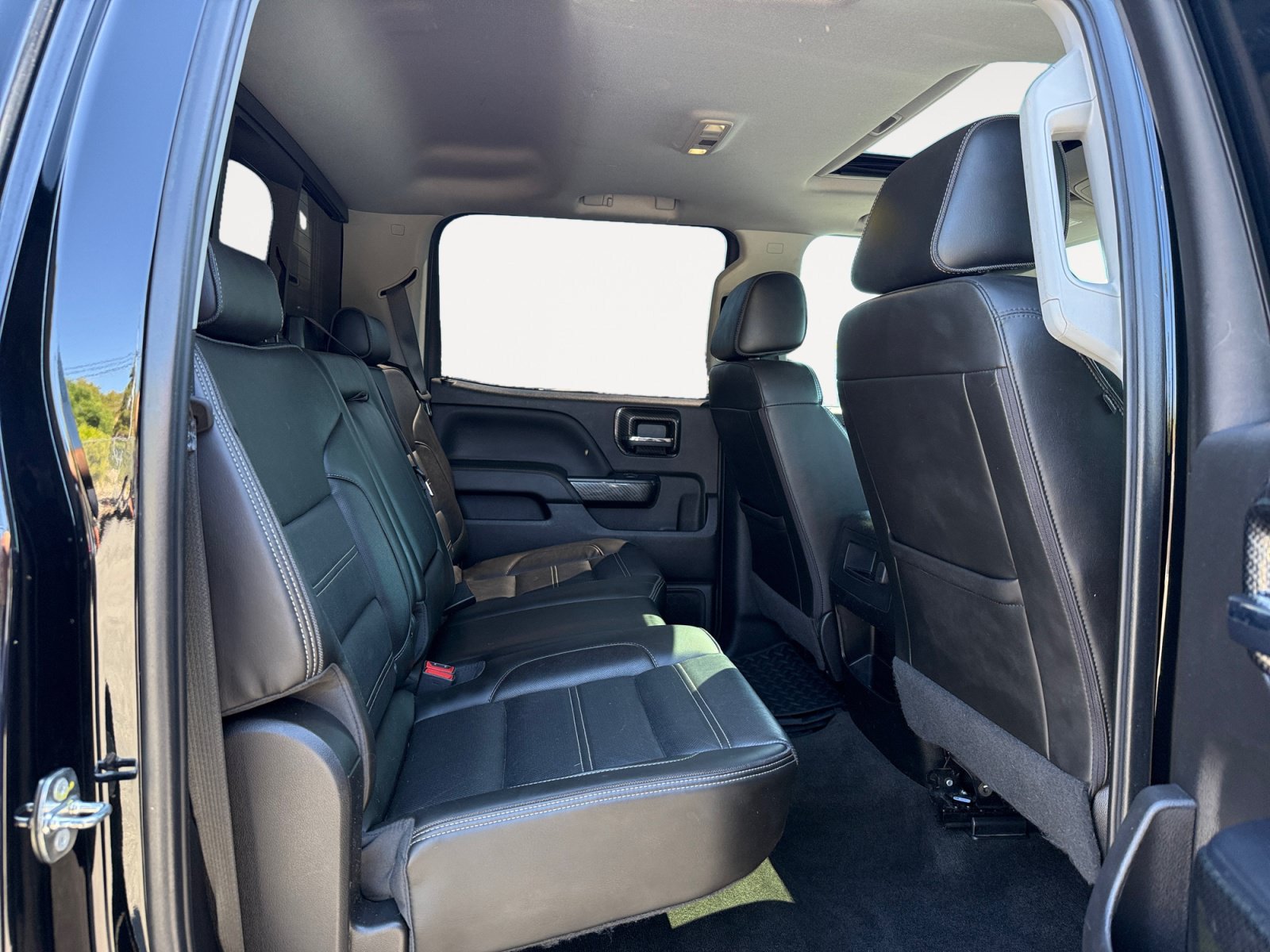 Used 2018 GMC Sierra 2500 Denali w/ Duramax Plus Package AWD/4WD image 18