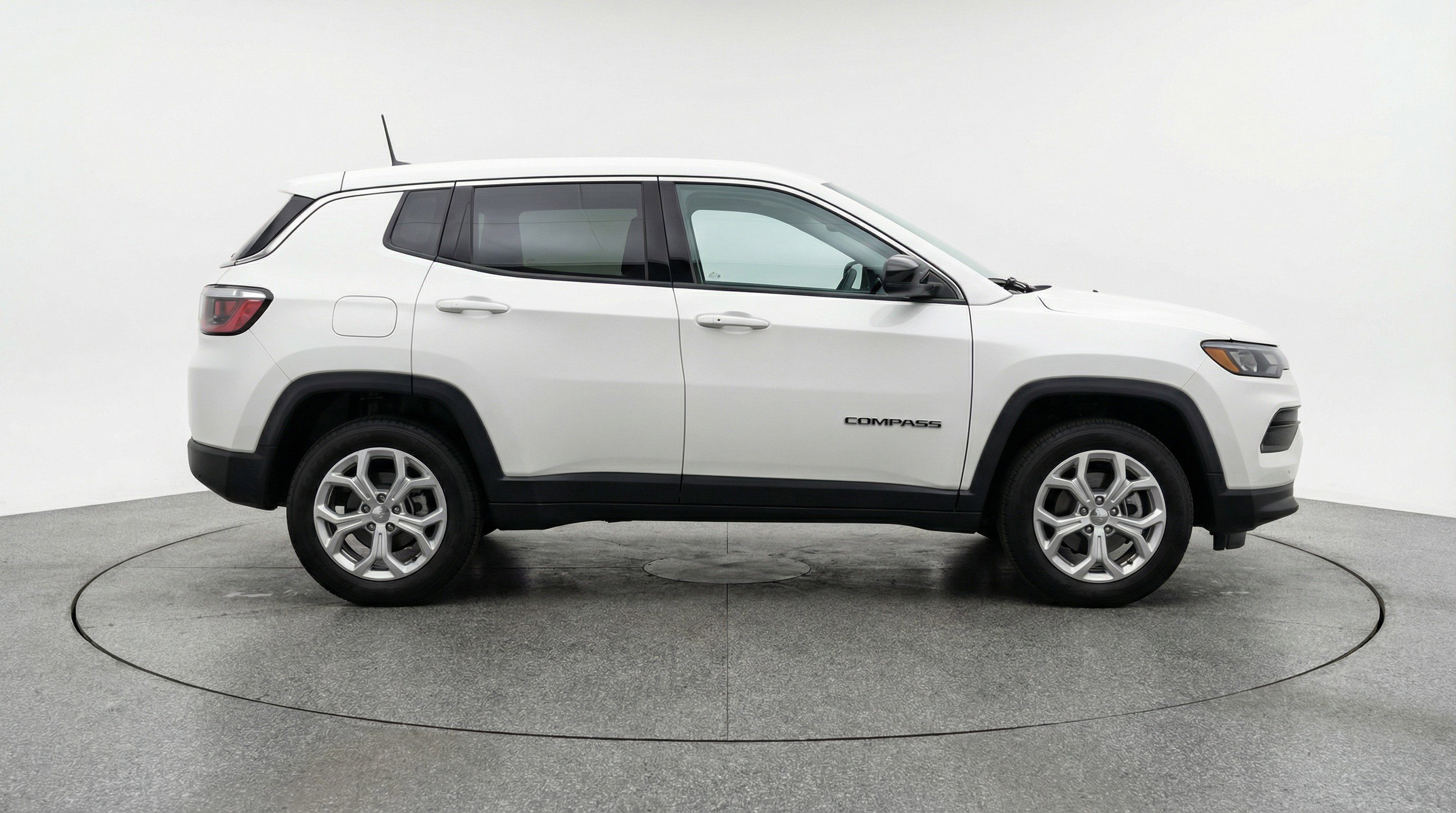 Used 2025 Jeep Compass Latitude image 11