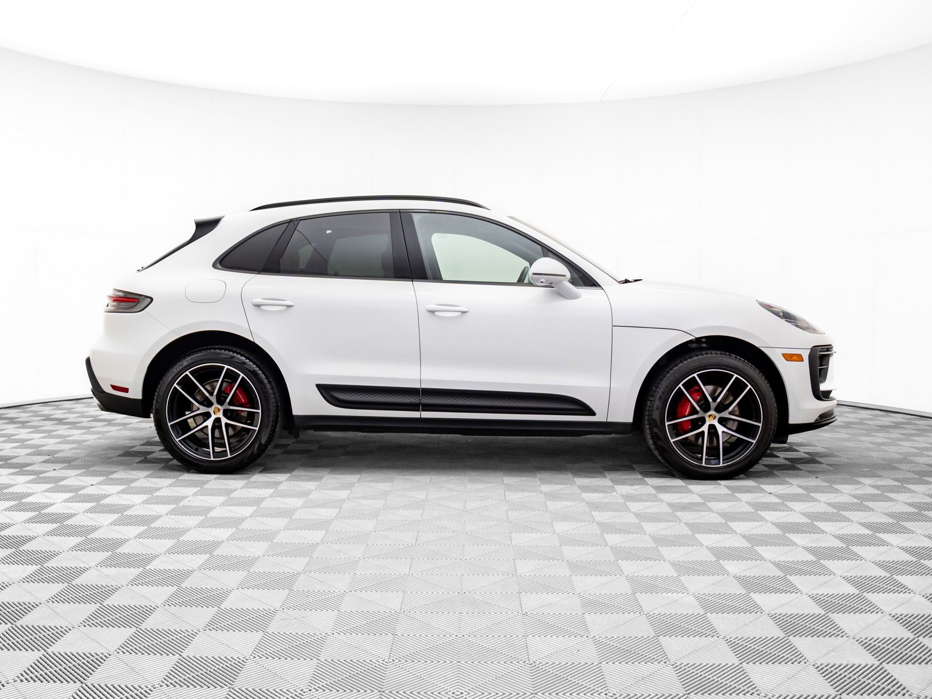 Certified 2023 Porsche Macan S image 8