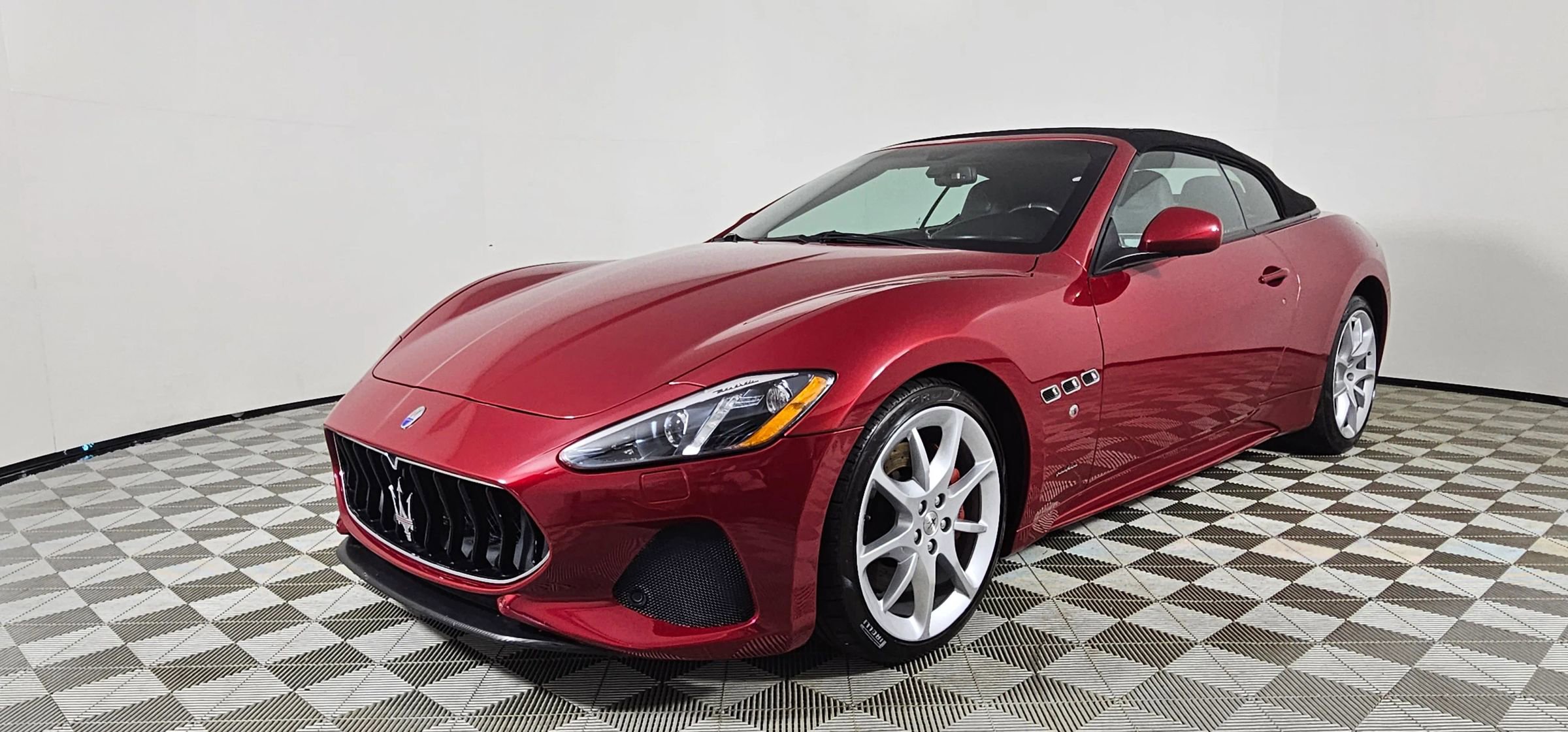 Used 2018 Maserati GranTurismo Sport image 3