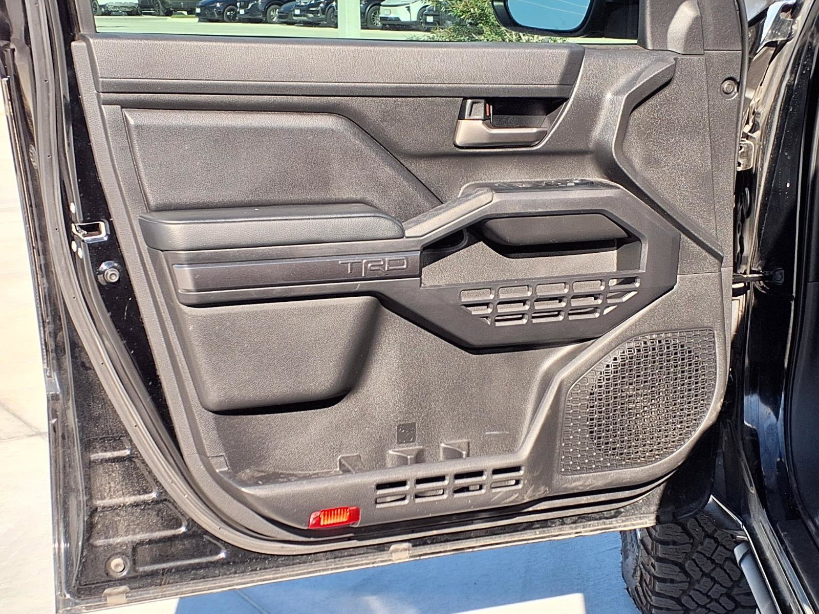 Used 2025 Toyota Tacoma TRD Sport AWD/4WD image 27