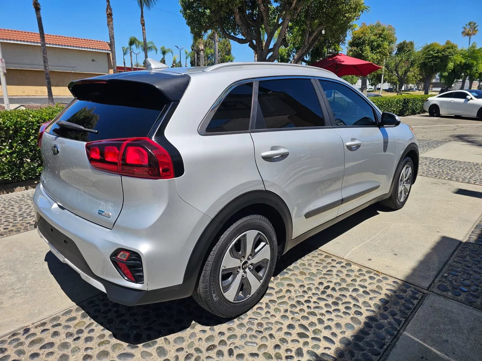 Used 2020 Kia Niro LX FWD image 5