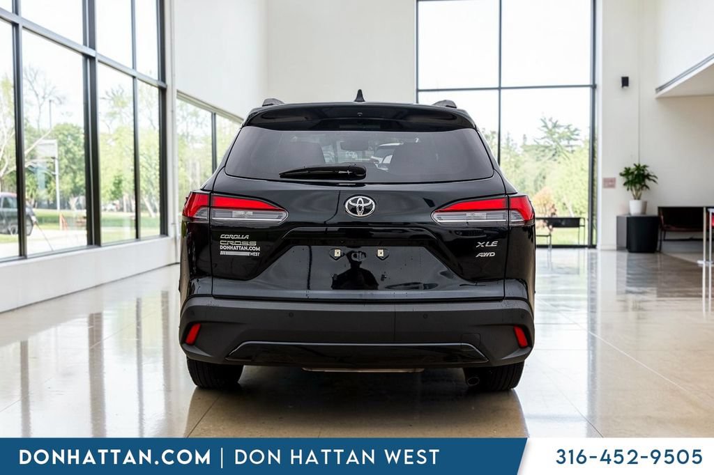 Used 2025 Toyota Corolla Cross XLE AWD/4WD image 28