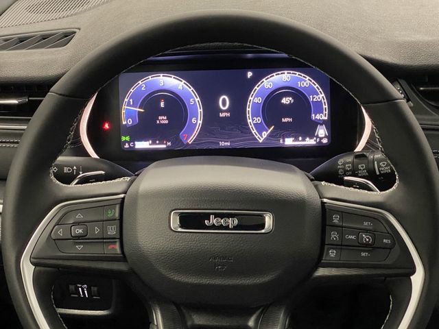 New 2025 Jeep Grand Cherokee Altitude image 17