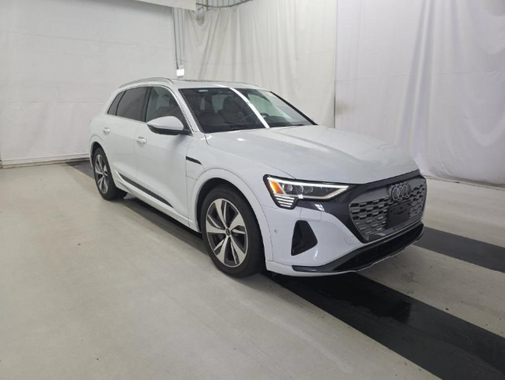 Used 2024 Audi Q8 e-tron Premium Plus w/ Premium Plus Package AWD/4WD image 3