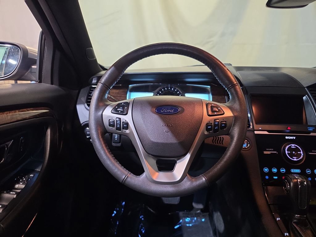 Used 2018 Ford Taurus Limited w/ Driver Assist Package FWD image 11