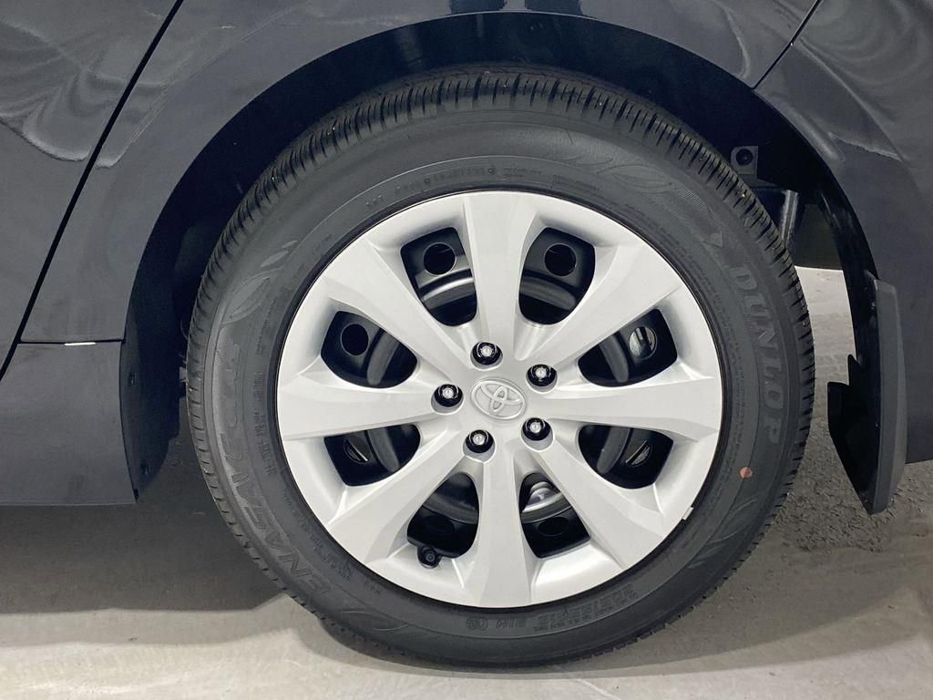 Used 2025 Toyota Corolla LE image 31