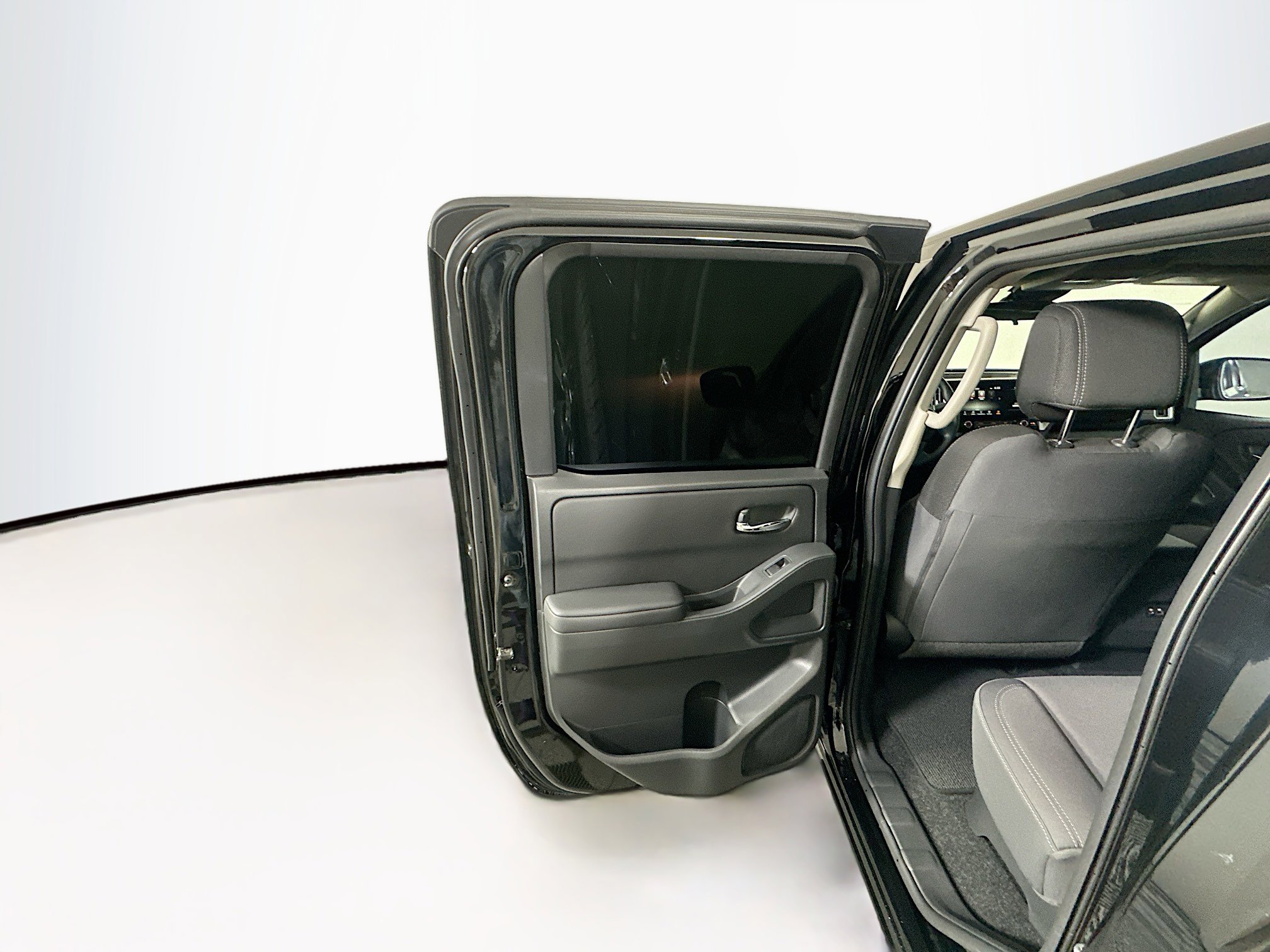 Used 2025 Nissan Frontier SV image 25