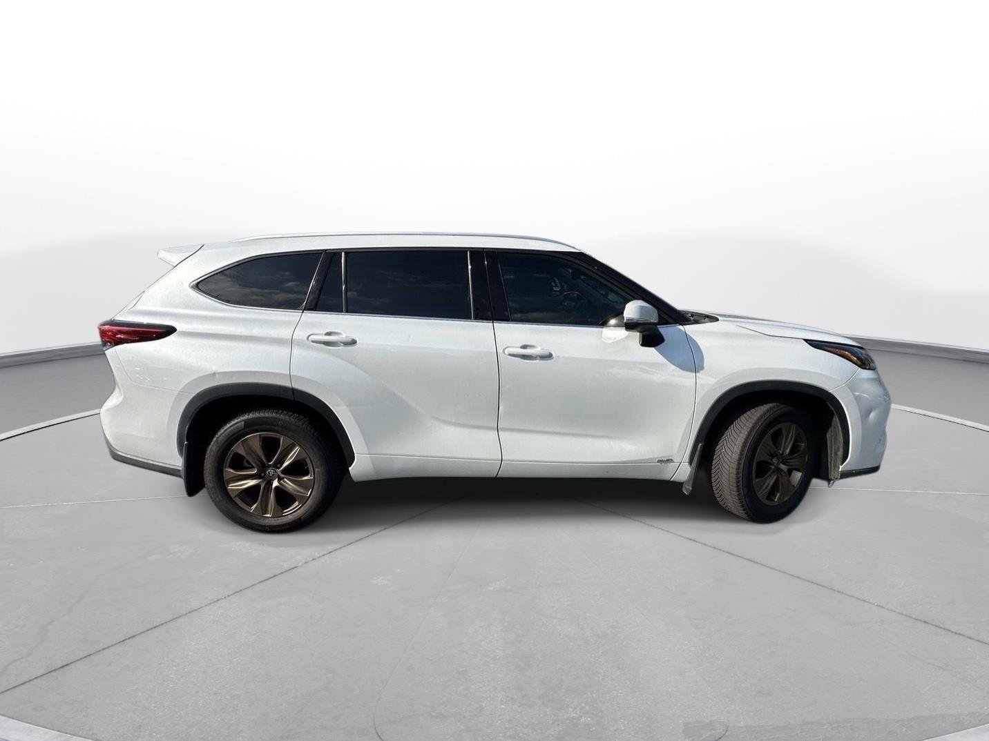 Used 2022 Toyota Highlander Bronze Edition AWD/4WD image 5