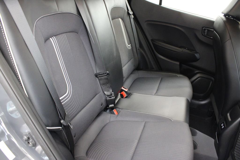 Used 2025 Hyundai Venue Limited FWD image 19