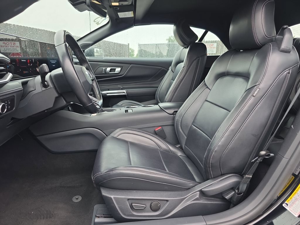 Used 2025 Ford Mustang Premium RWD image 10
