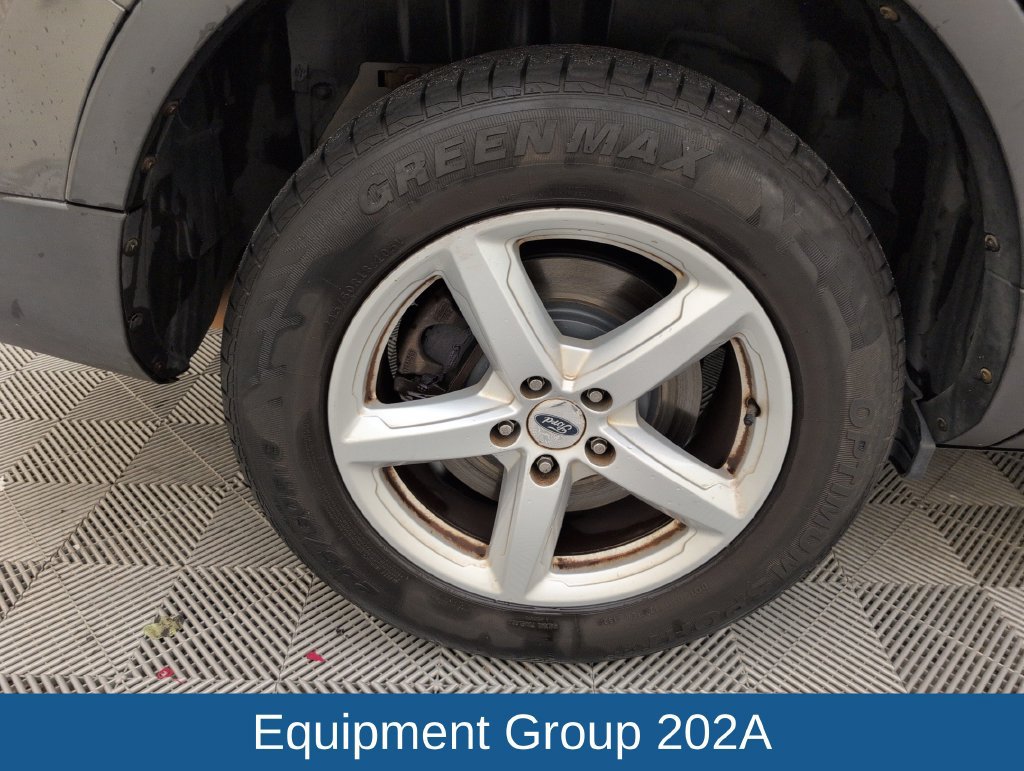 Used 2016 Ford Explorer XLT w/ Equipment Group 202A AWD/4WD image 18