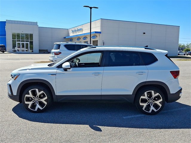 Used 2022 Volkswagen Taos SEL w/ Panoramic Sunroof Package image 9