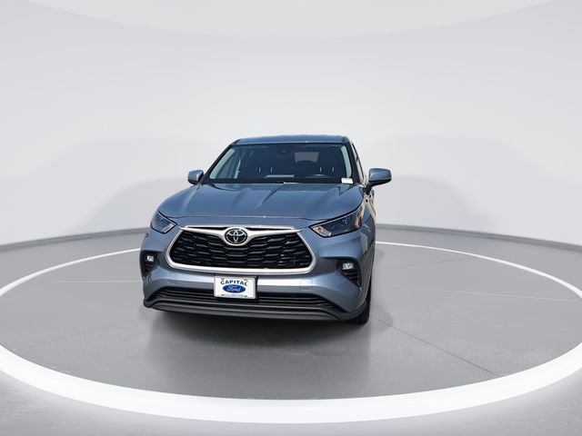 Used 2022 Toyota Highlander LE image 3