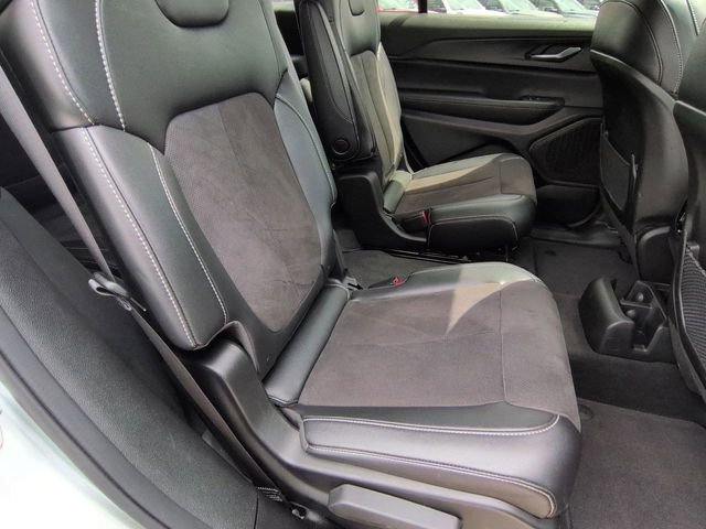 Used 2024 Jeep Grand Cherokee L Altitude AWD/4WD image 25