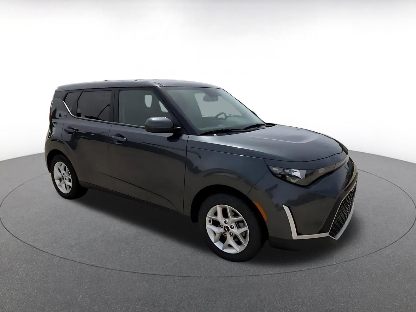 Used 2025 Kia Soul LX w/ LX Technology Package FWD image 2