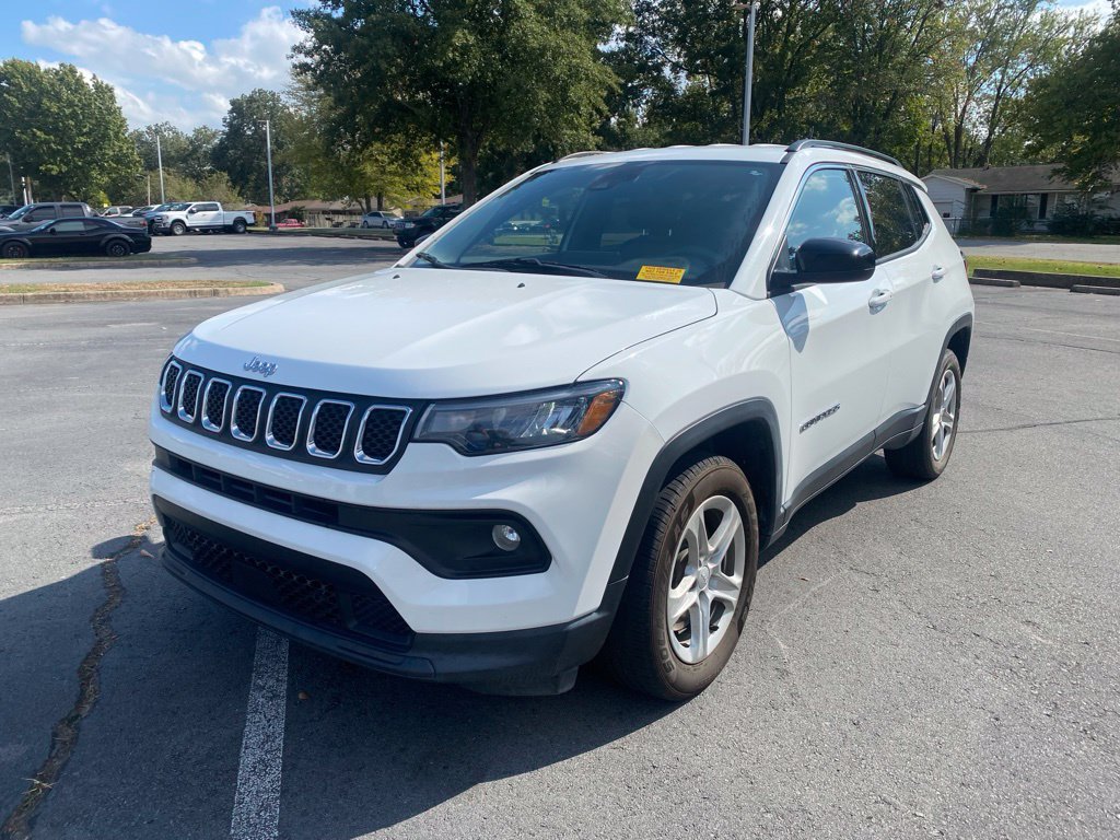 Used 2023 Jeep Compass Latitude AWD/4WD image 3