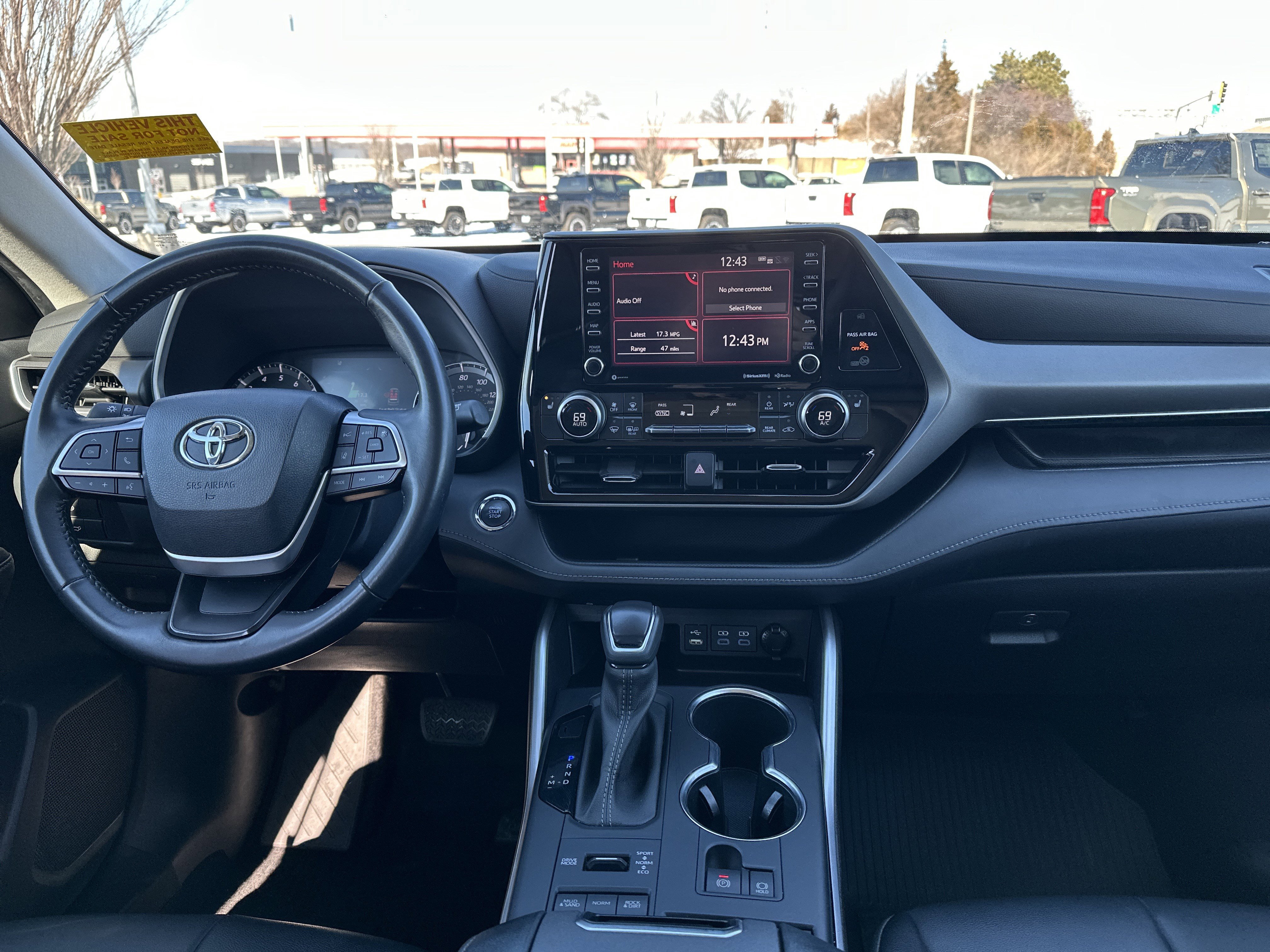 Used 2022 Toyota Highlander XLE image 28