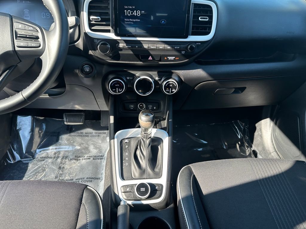 Used 2023 Hyundai Venue Limited image 10