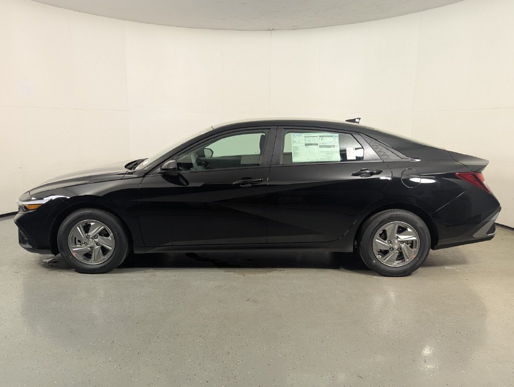 New 2026 Hyundai Elantra SE FWD image 4