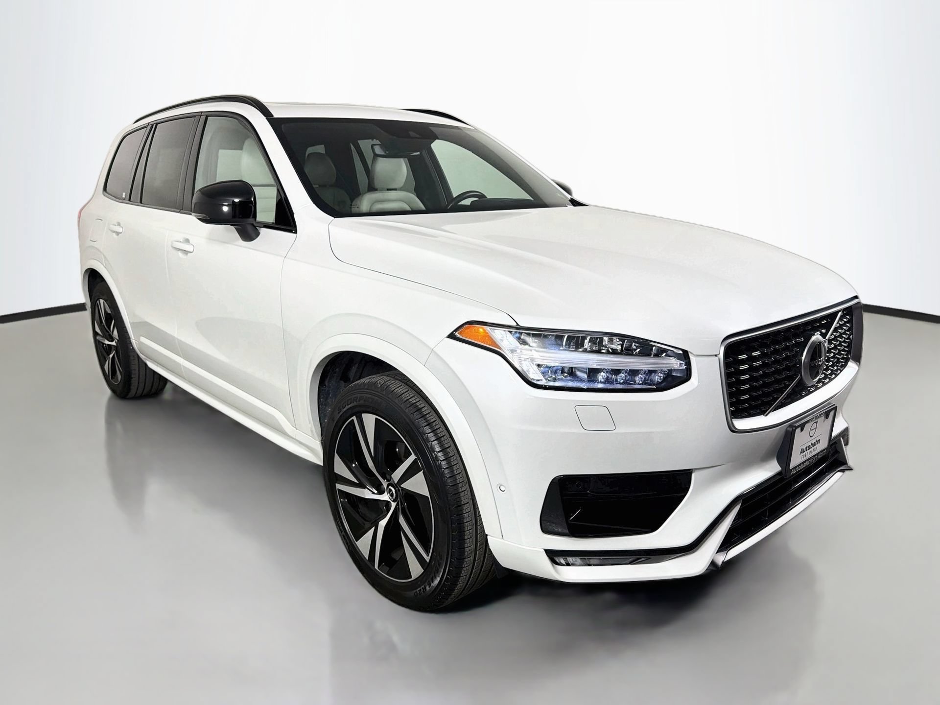 Used 2020 Volvo XC90 T5 R-Design w/ Protection Package Premier AWD/4WD image 3
