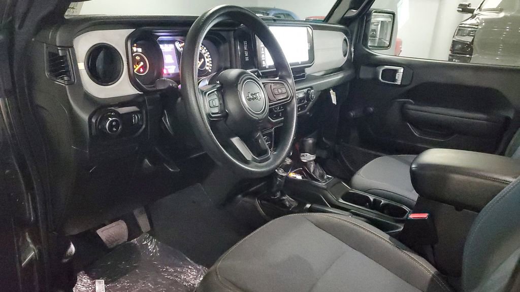Used 2024 Jeep Gladiator Sport image 18