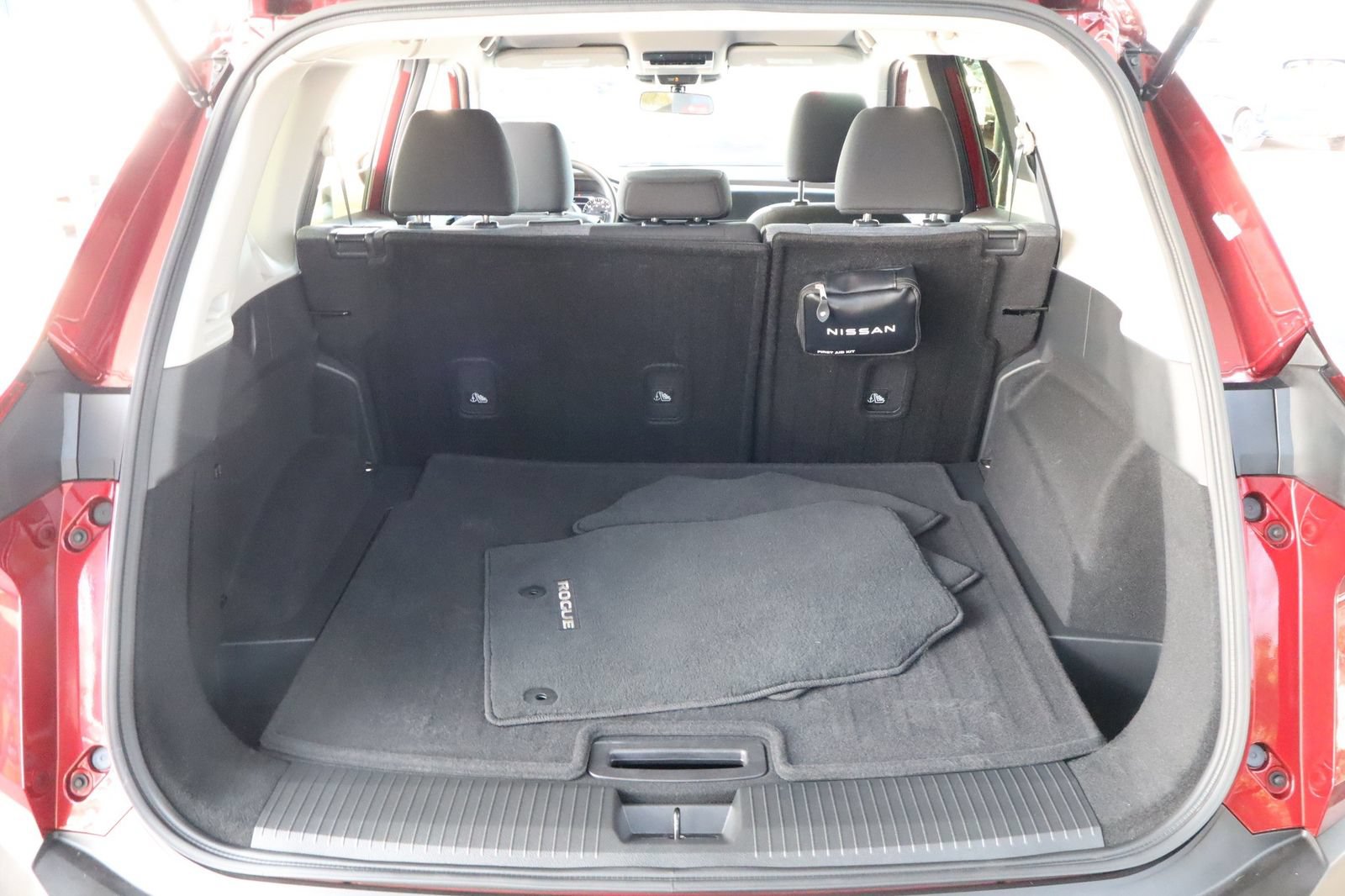Used 2023 Nissan Rogue SV FWD image 38