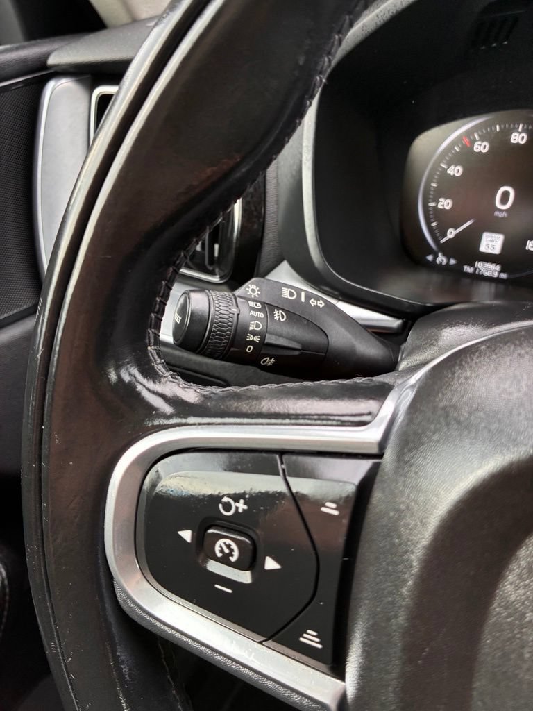 Used 2018 Volvo XC60 T5 Momentum w/ Vision Package AWD/4WD image 30