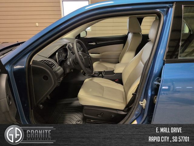Used 2023 Chrysler 300 Touring L w/ Comfort Group image 9