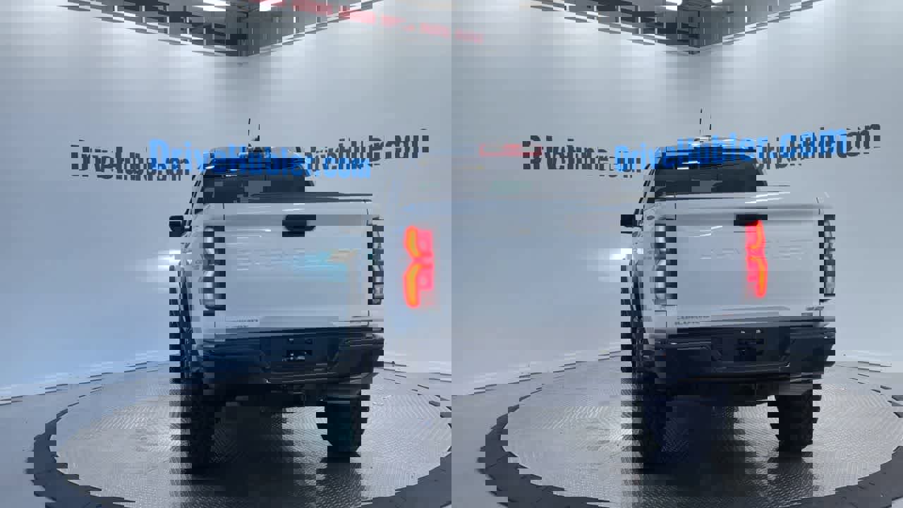 Used 2024 Chevrolet Colorado ZR2 w/ ZR2 Convenience Package III image 2