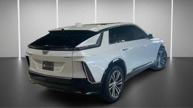 Used 2024 Cadillac Lyriq Luxury RWD image 11