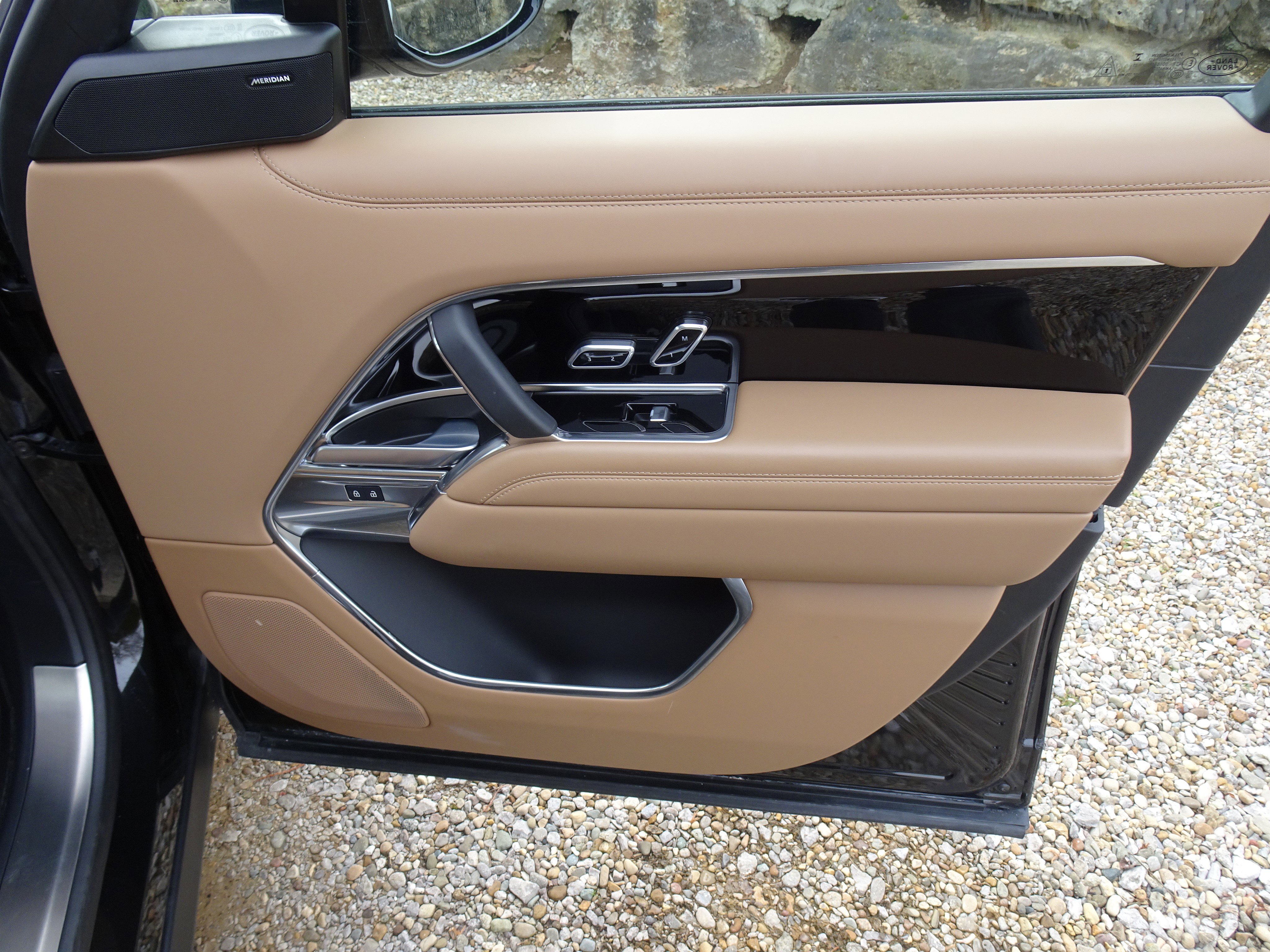 Certified 2024 Land Rover Range Rover SE image 26