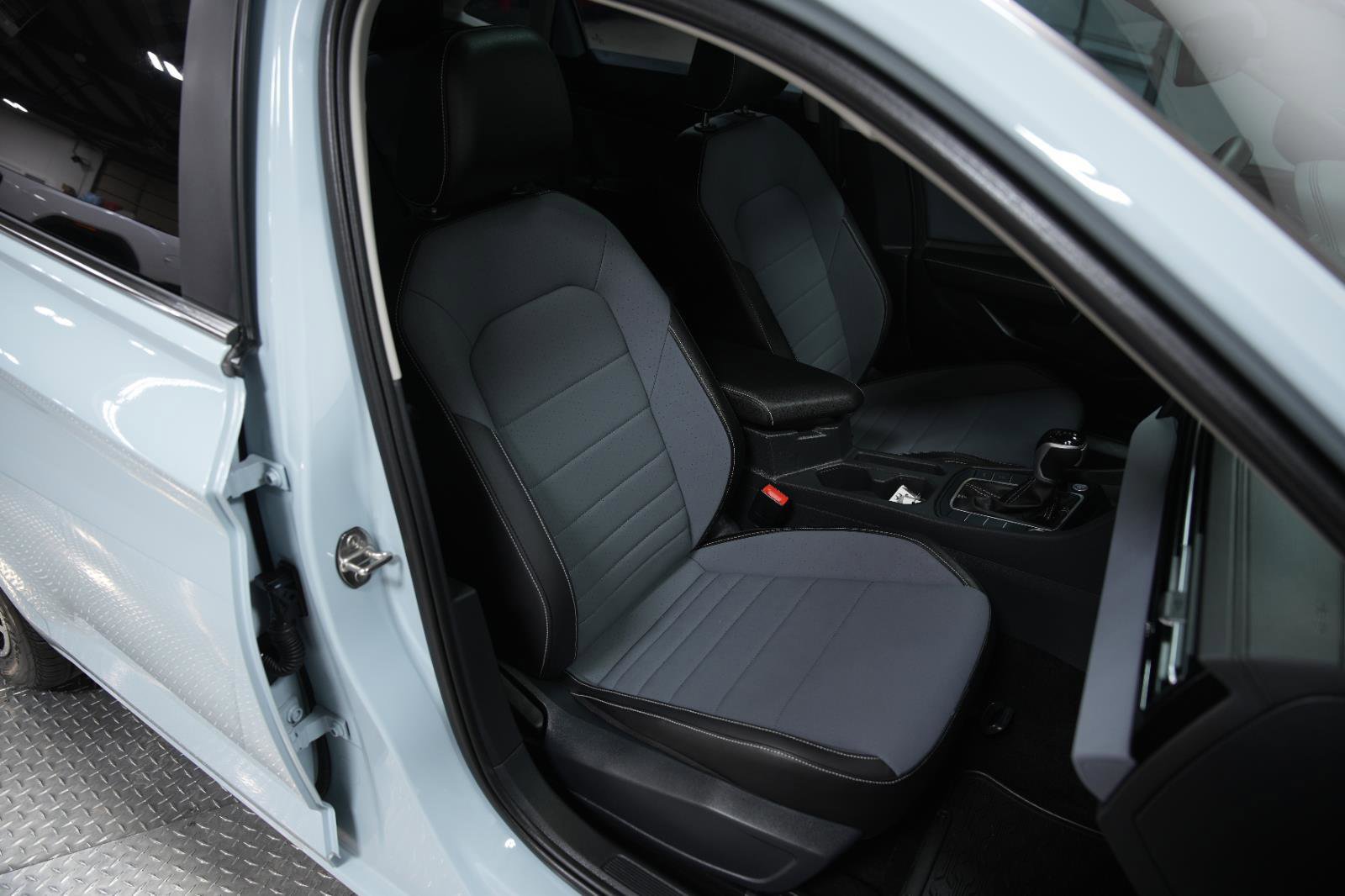 Used 2025 Volkswagen Jetta SE image 17