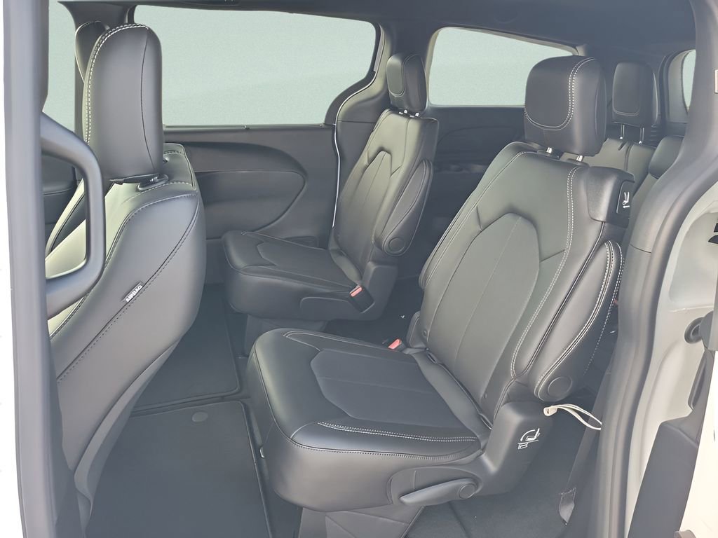 New 2026 Chrysler Voyager LX image 23
