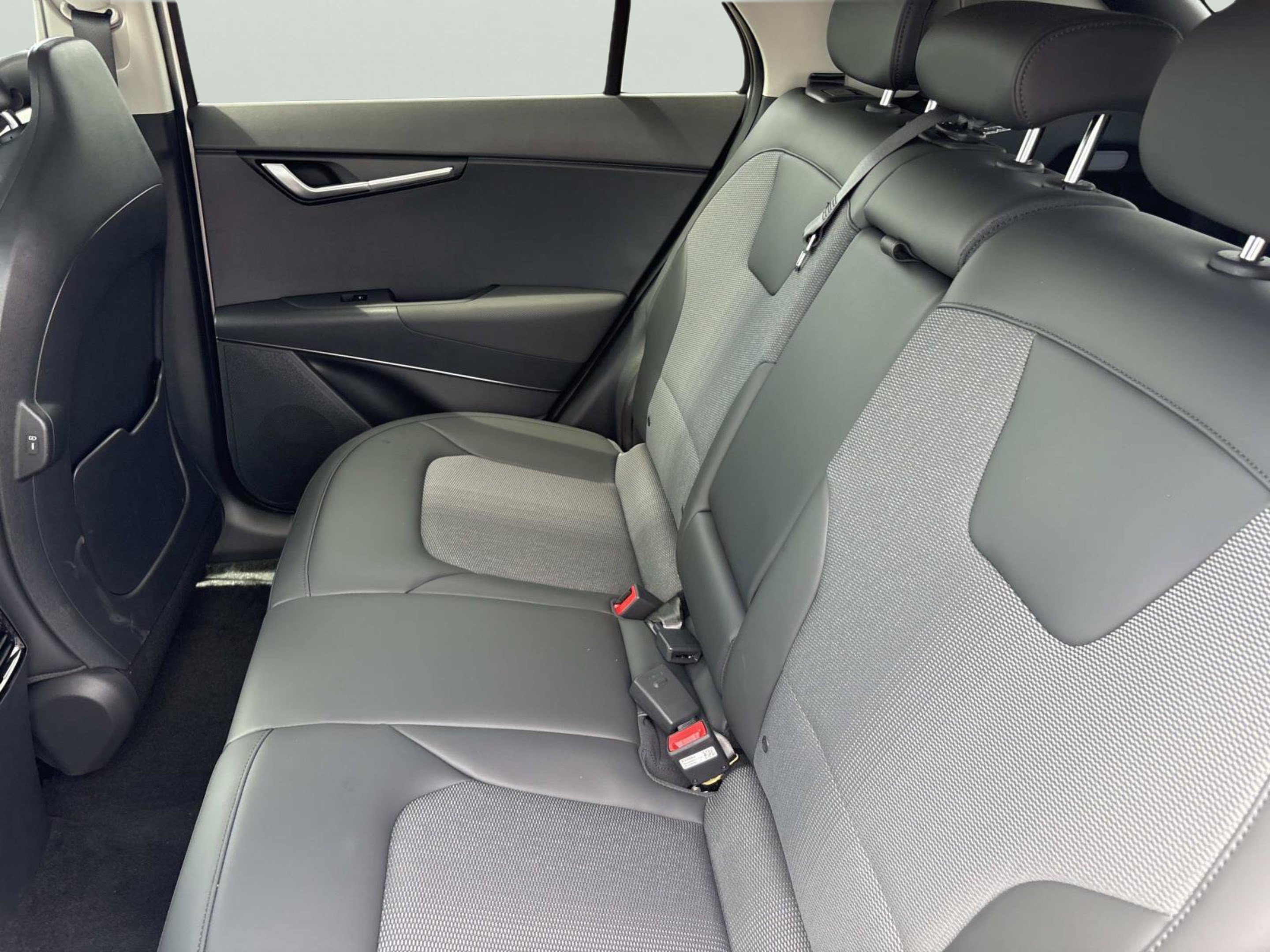 New 2026 Kia Niro Wind FWD image 18