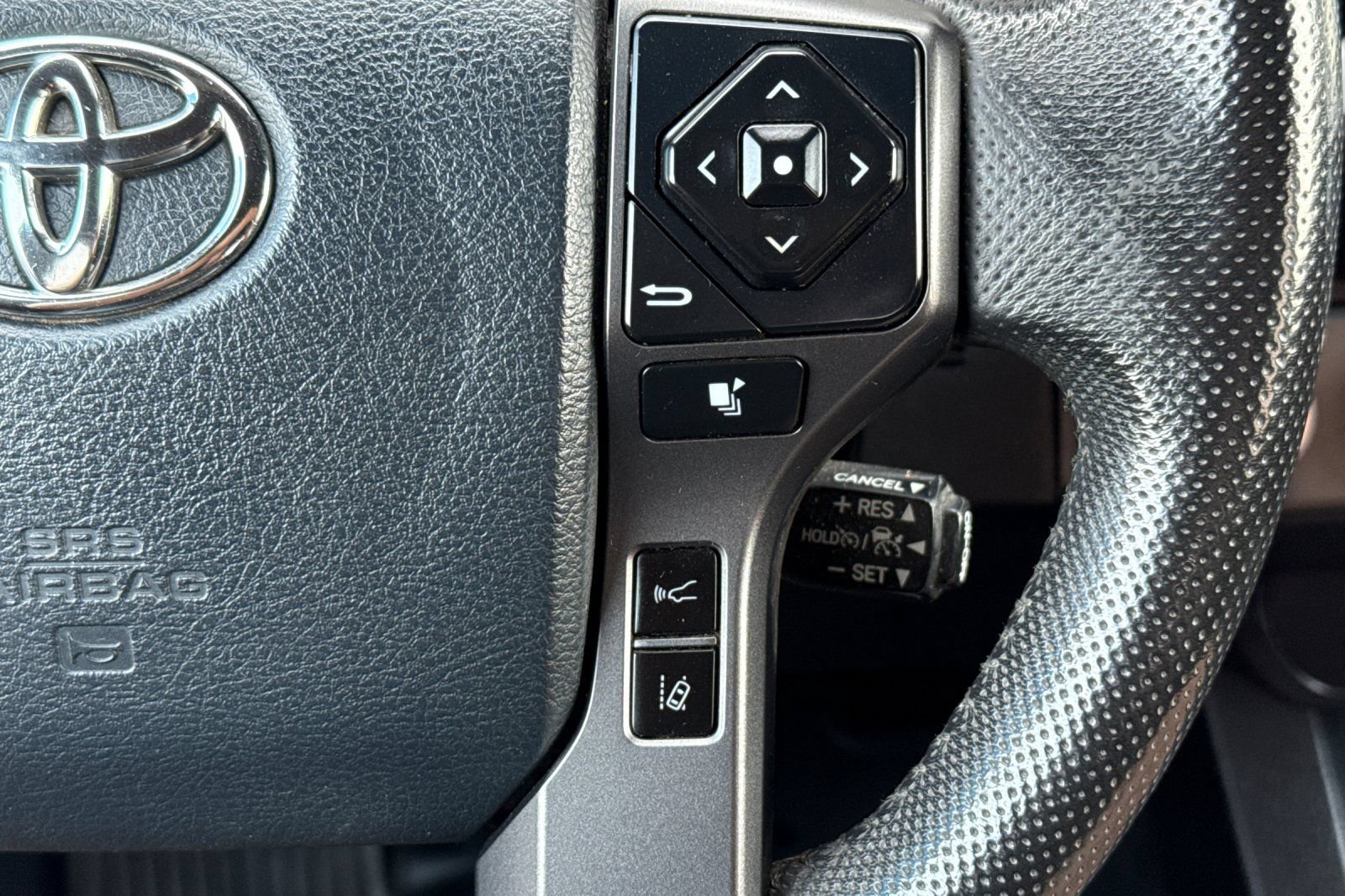 Used 2020 Toyota Tacoma TRD Off-Road w/ TRD Premium Off Road Package AWD/4WD image 37