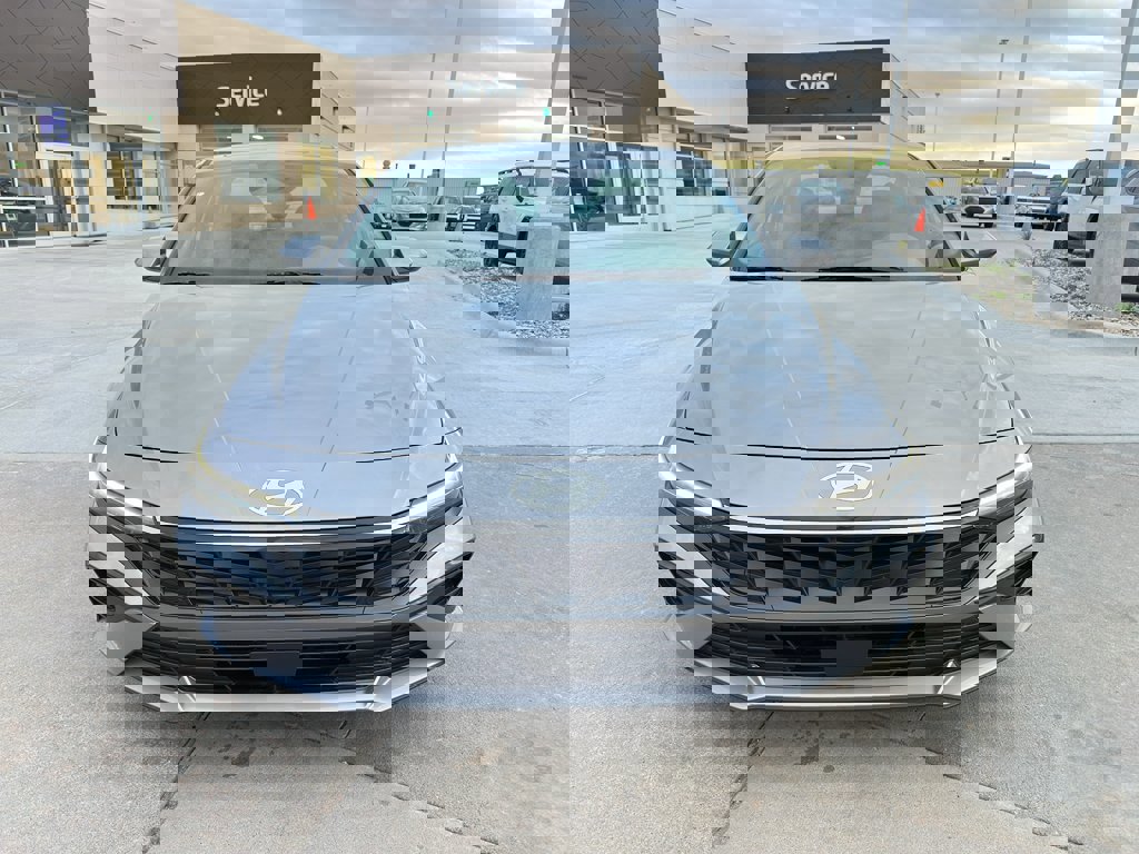 New 2025 Hyundai Elantra SEL image 8