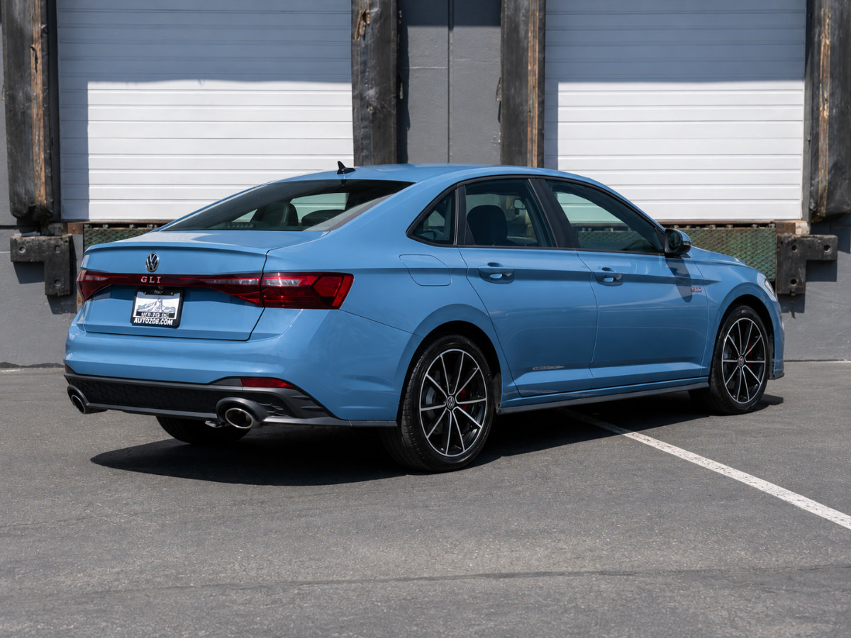 Used 2026 Volkswagen Jetta GLI Autobahn FWD image 3