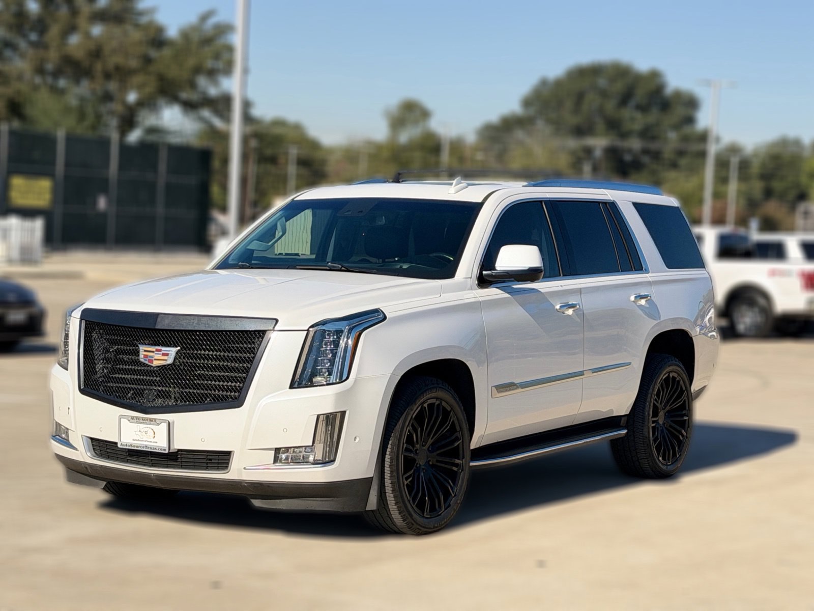 Used 2020 Cadillac Escalade Luxury RWD image 2