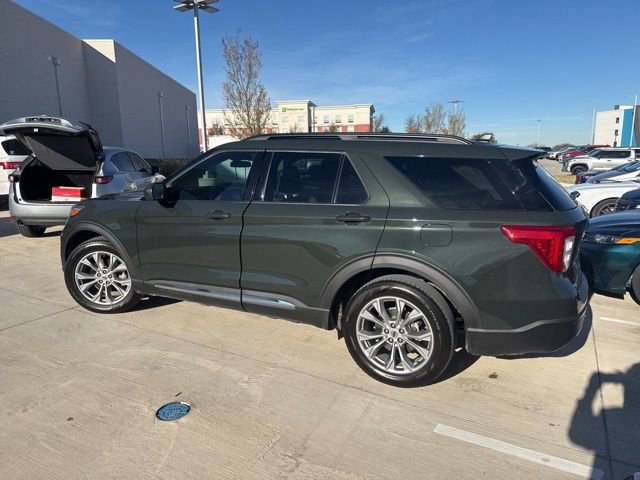 Used 2022 Ford Explorer XLT w/ Equipment Group 202A image 4