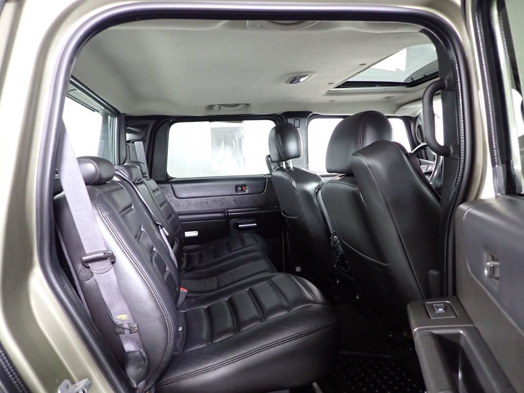 Used 2005 HUMMER H2 SUT w/ Preferred Equipment Group AWD/4WD image 36