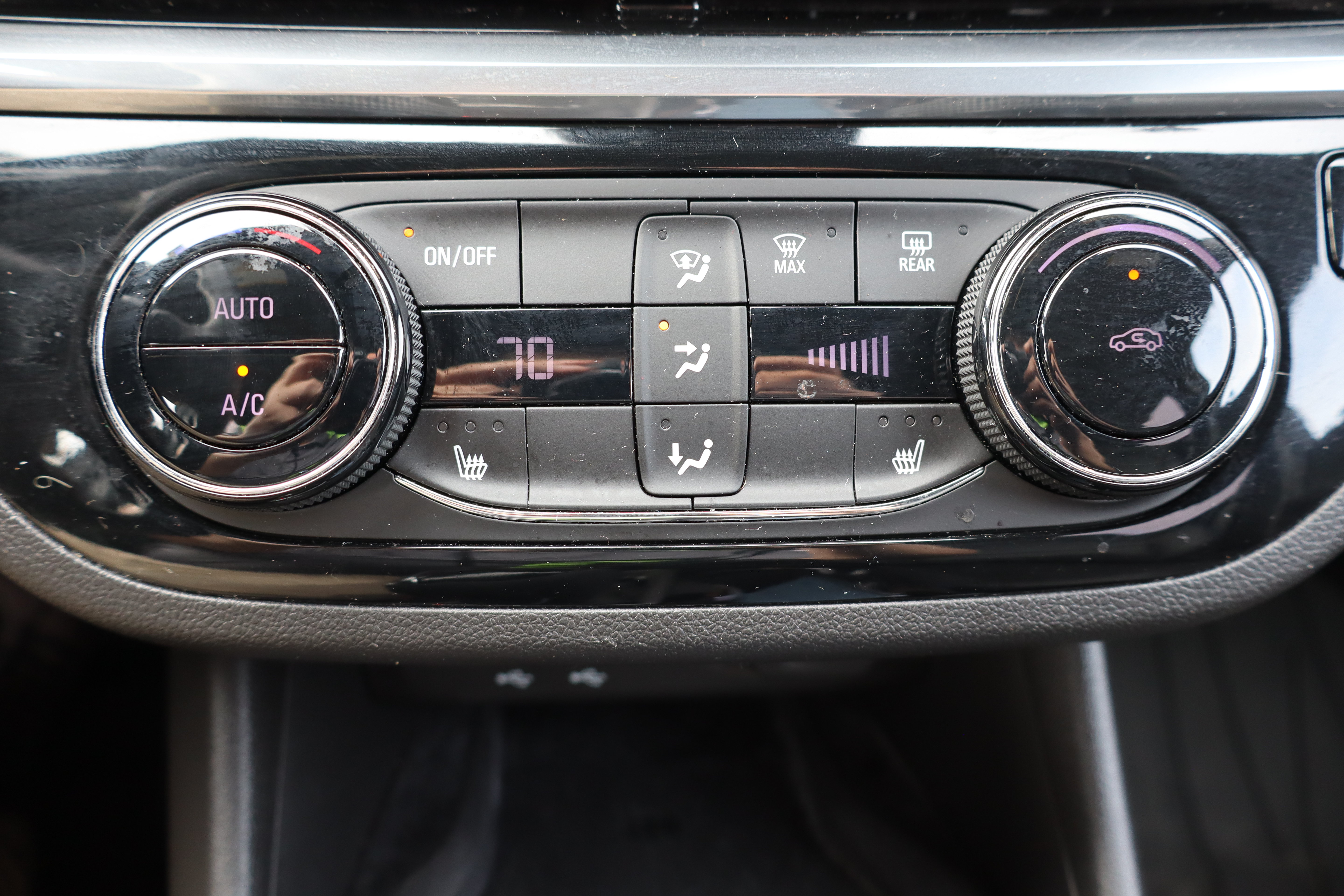 Used 2024 Buick Envista Sport Touring w/ Convenience I Package FWD image 21
