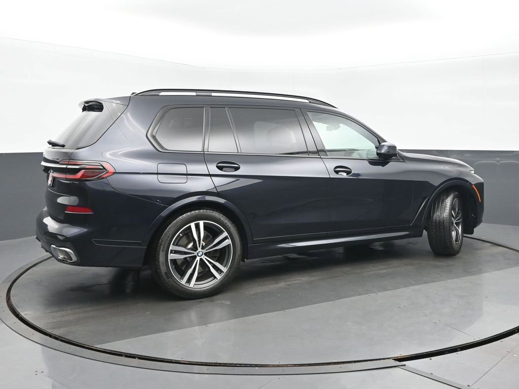 Used 2023 BMW X7 xDrive40i w/ Executive Package image 3