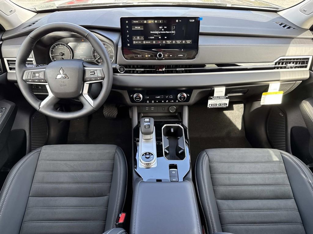 New 2026 Mitsubishi Outlander SE image 16