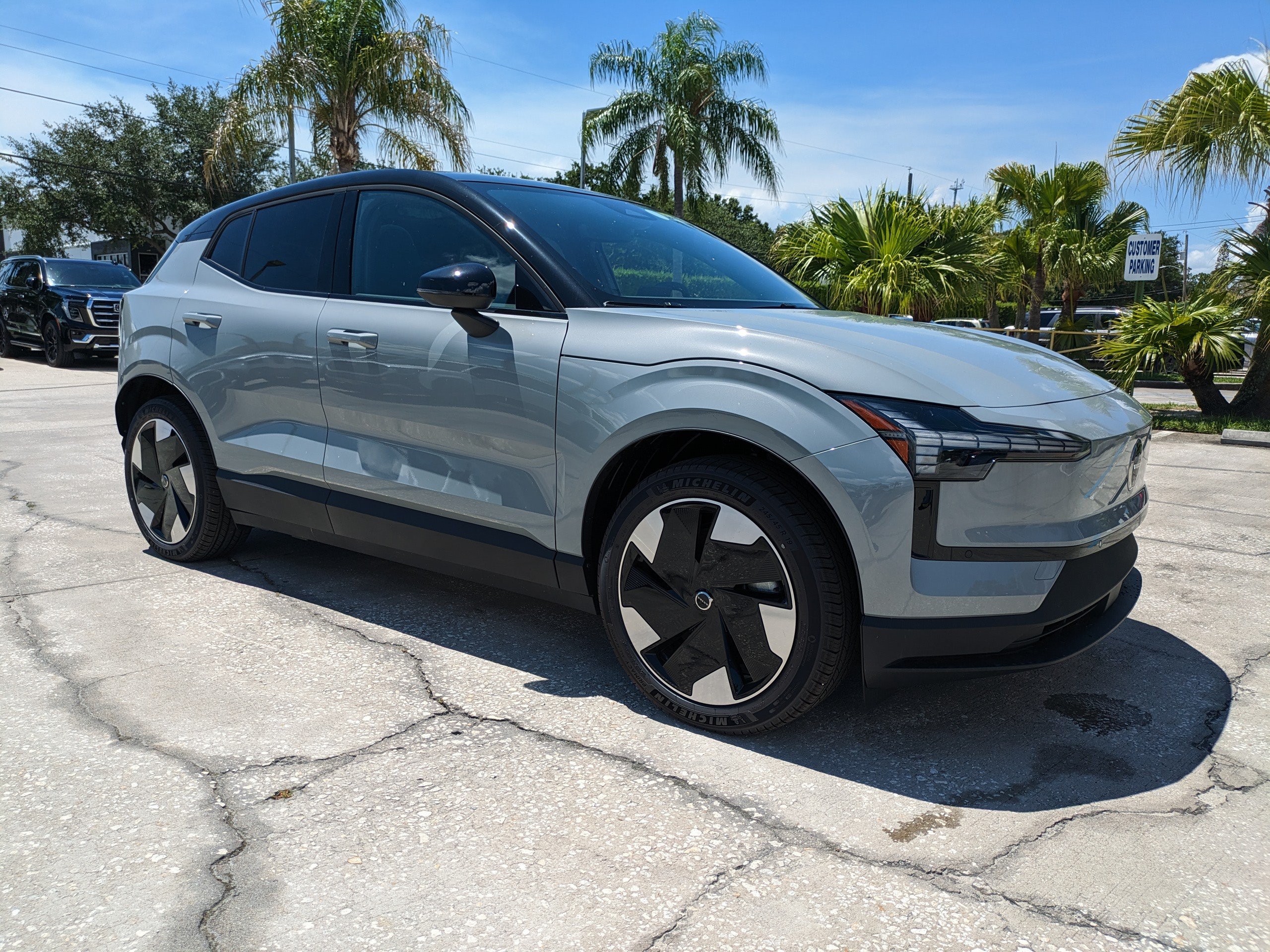 New 2026 Volvo EX30 Plus w/ Protection Package Premier AWD/4WD image 2