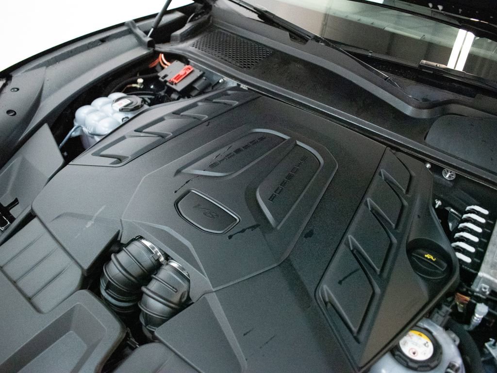 Certified 2025 Porsche Cayenne Turbo image 18