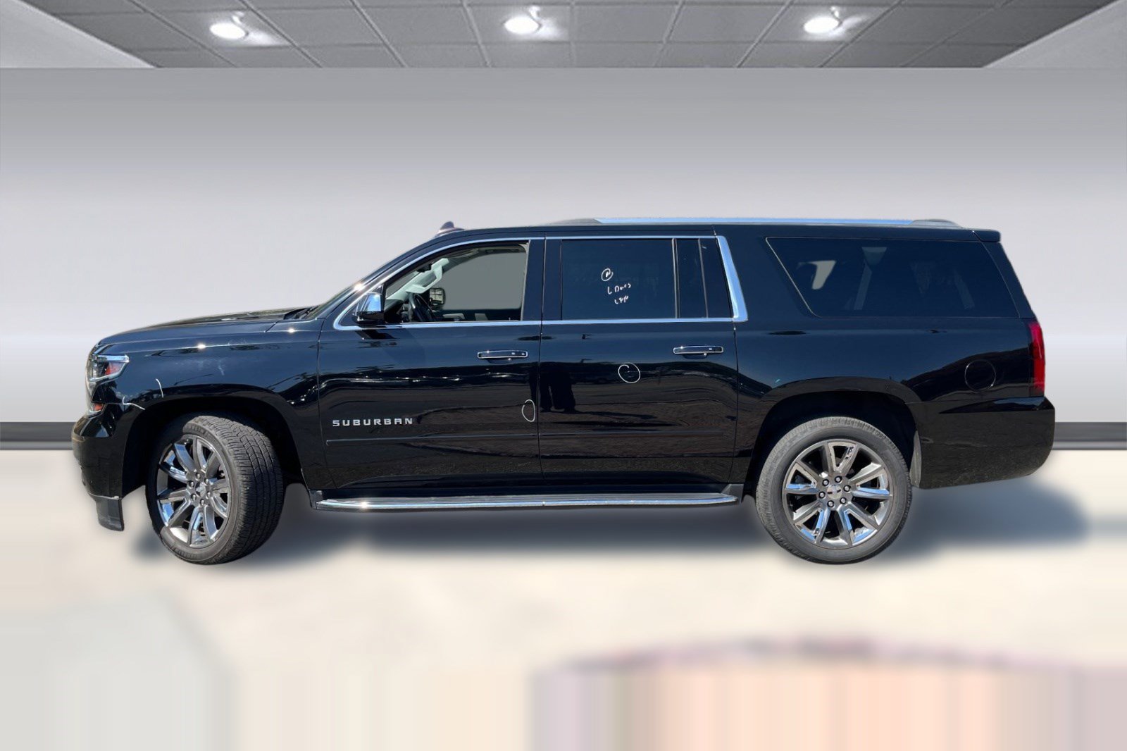 Used 2020 Chevrolet Suburban Premier AWD/4WD image 2